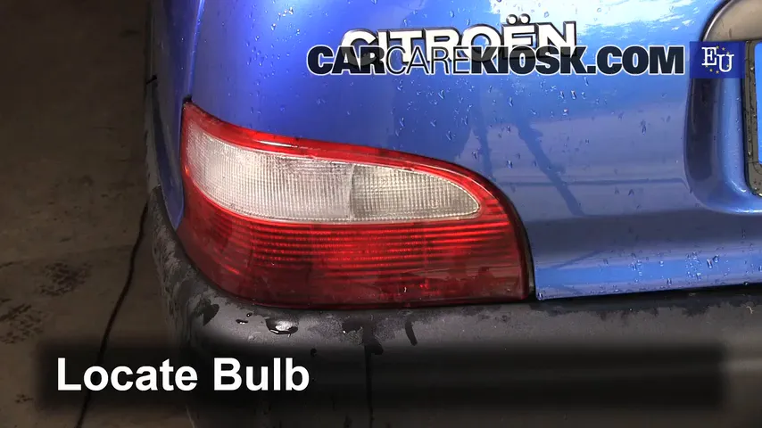2002 Citroen Saxo Chrono 1.1L 4 Cyl. Éclairage Feu clignotant arrière (remplacer l'ampoule)